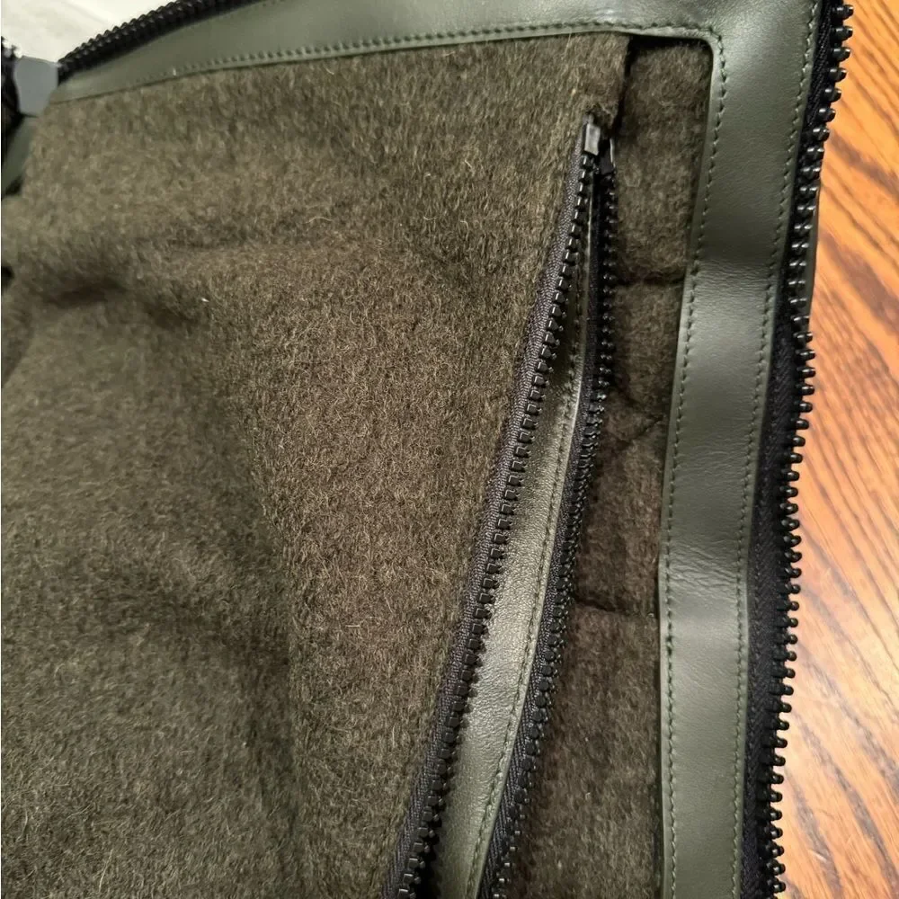 Bottega Veneta black padded woven leather zipper document laptop case New Unisex
